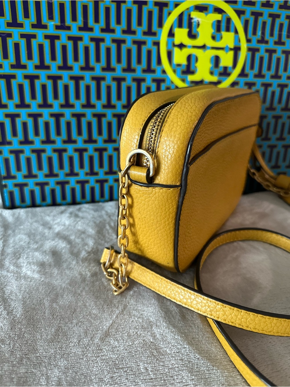 Tory Burch Bright Yellow Pebbled Leather Camera Crossbody - Picture 6 of 8